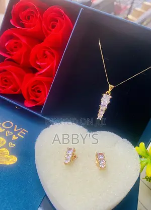 2pcs Crystal Pendant Necklace With Earrings