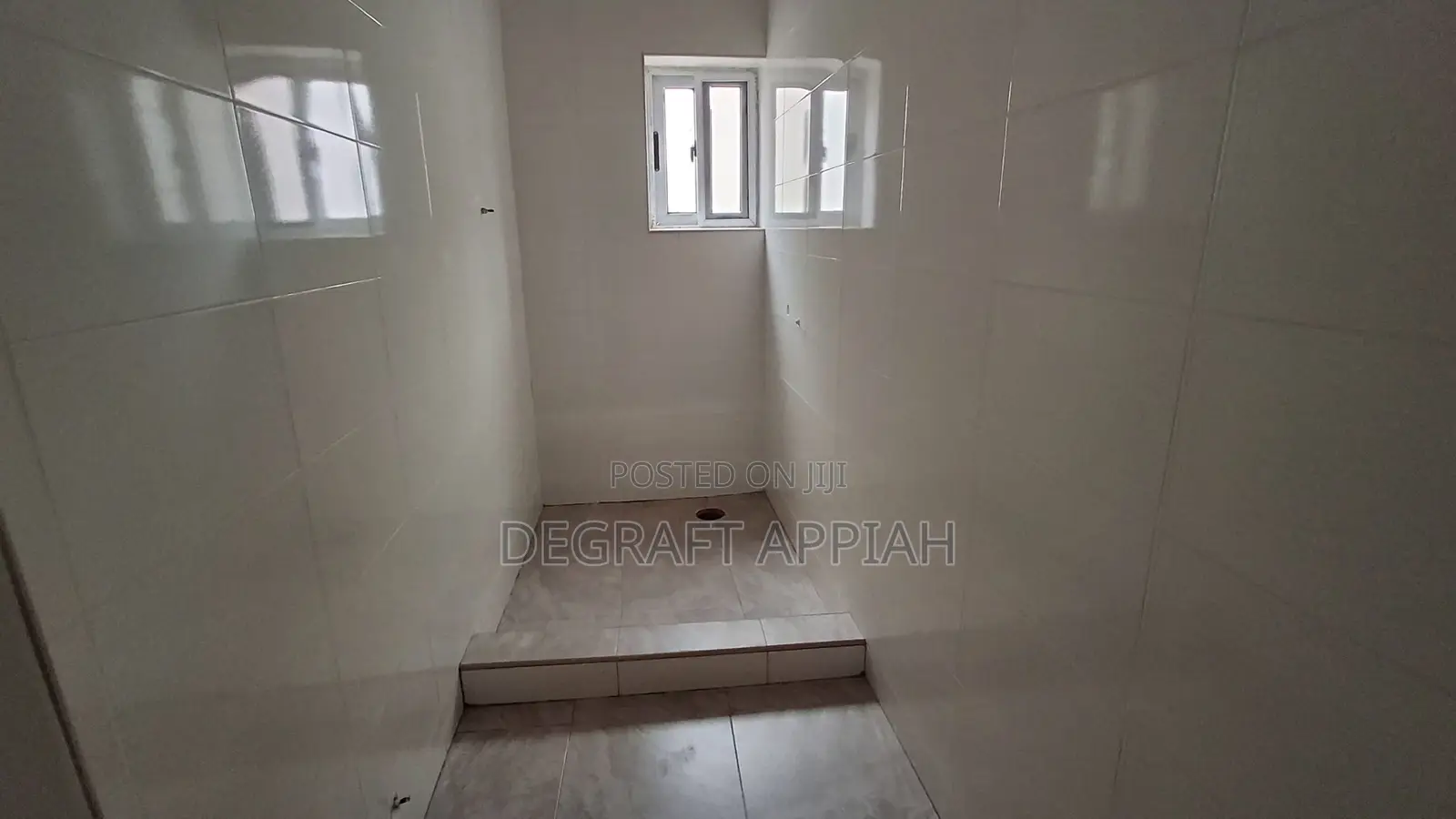 12bdrm House in Abuakwa, Kumasi for sale