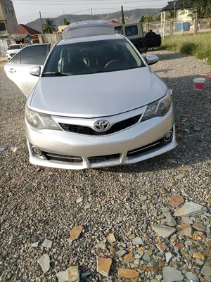 Toyota Camry SE Sport 4dr Sedan w/Prod. End 11/13 (2.5L 4cyl 6A) 2014