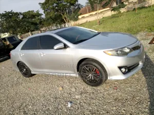 Toyota Camry SE Sport 4dr Sedan w/Prod. End 11/13 (2.5L 4cyl 6A) 2014