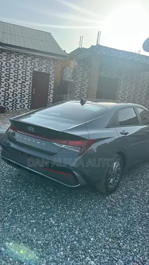 Hyundai Elantra SEL 2024 Gray