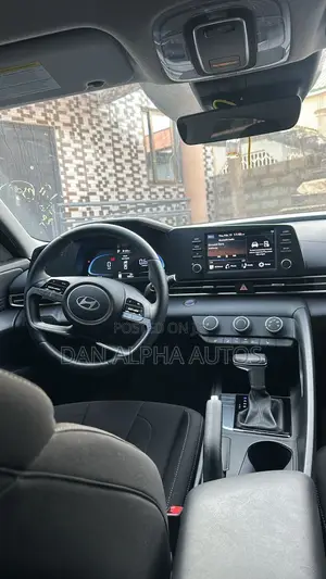 Hyundai Elantra SEL 2024 Gray