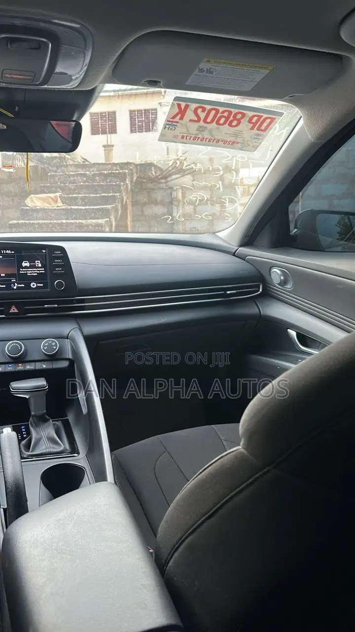 Hyundai Elantra SEL 2024 Gray
