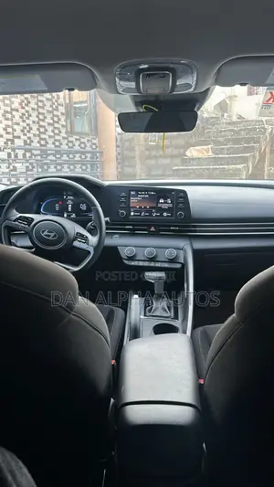 Hyundai Elantra SEL 2024 Gray