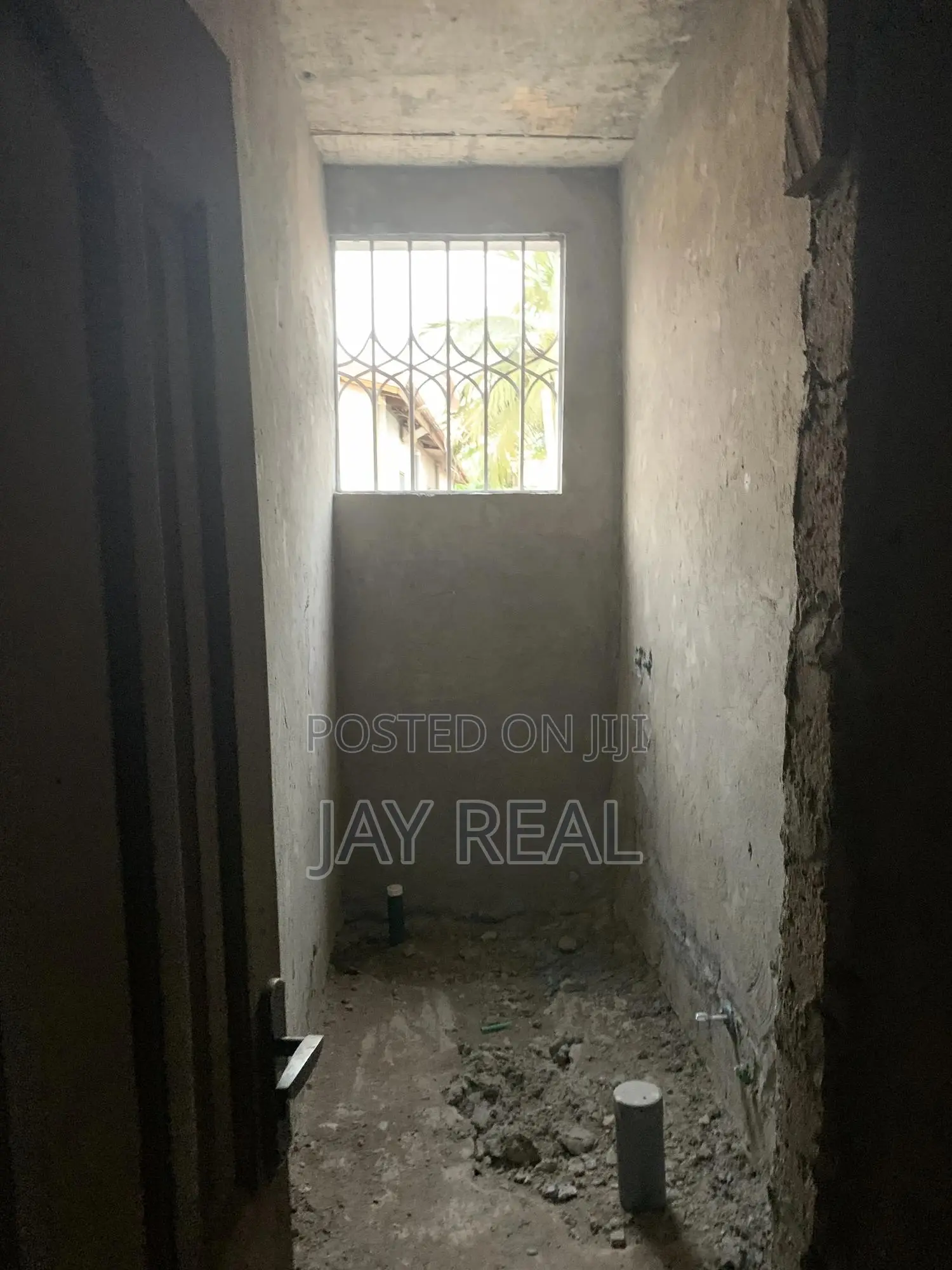 An Uncompleted 6bedrooms Self Compond for Sale
