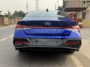 Hyundai Elantra Limited 2024 Blue