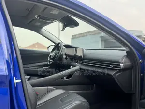 Hyundai Elantra Limited 2024 Blue