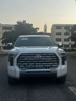 Toyota Tundra SR5 Double Cab 8.1' Bed 2023 White