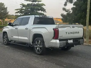 Toyota Tundra SR5 Double Cab 8.1' Bed 2023 White