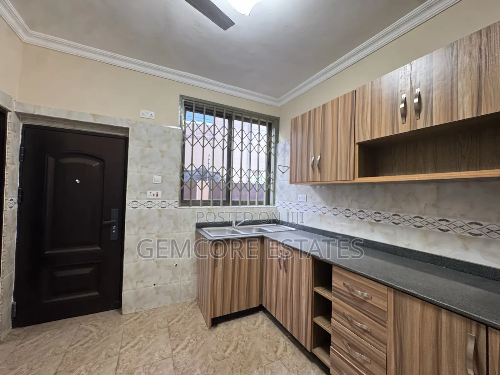4bdrm House in School Junction, Adjiriganor for rent
