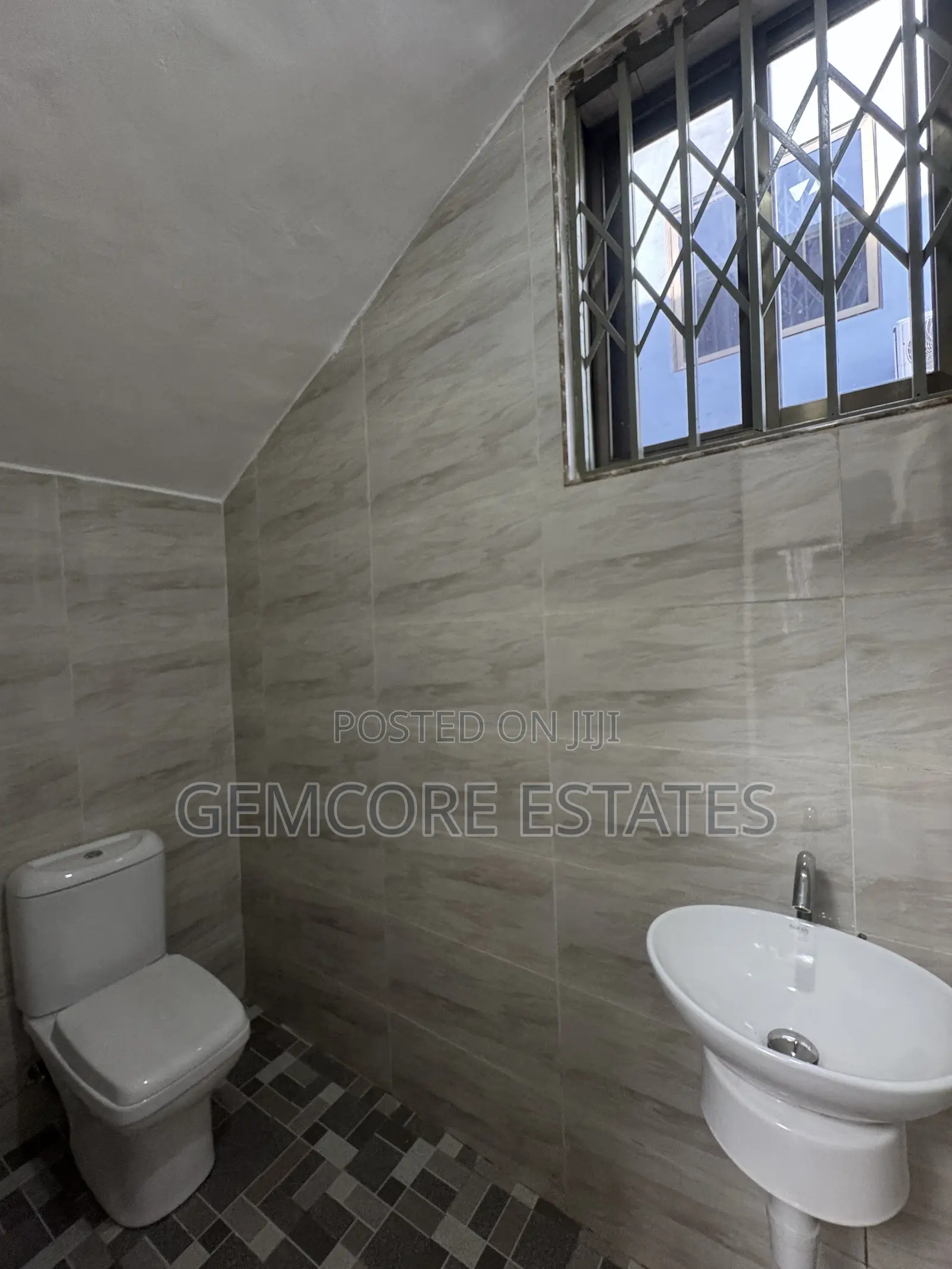 4bdrm House in School Junction, Adjiriganor for rent