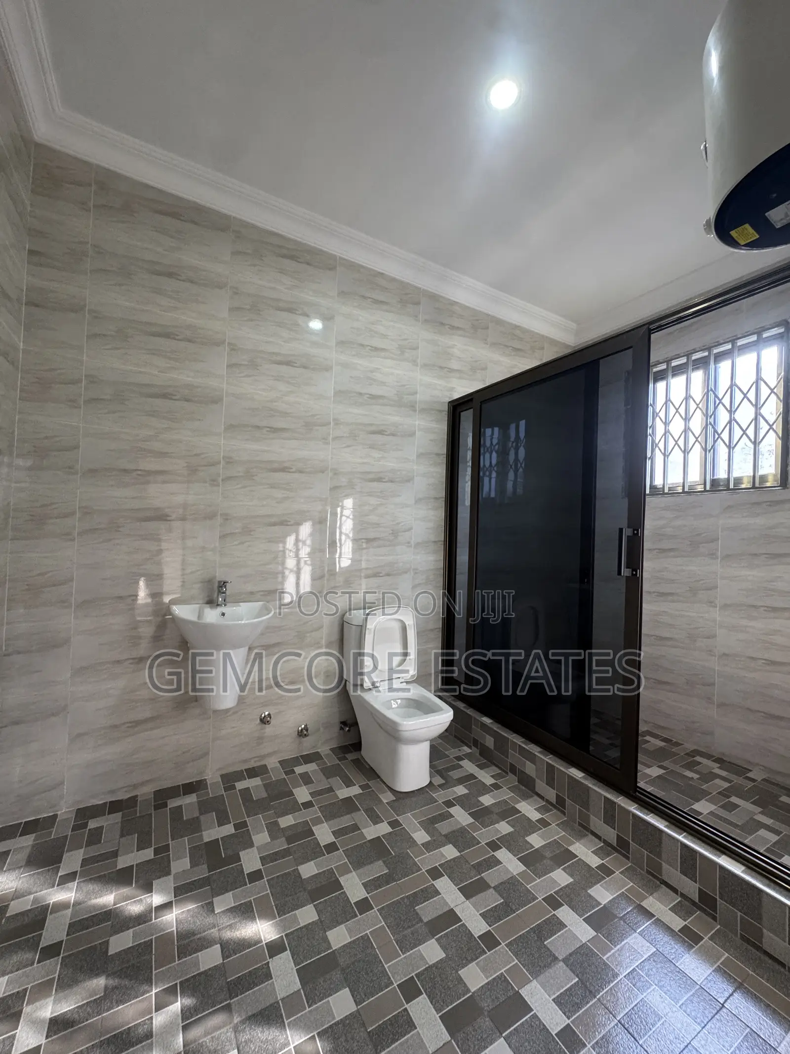 4bdrm House in School Junction, Adjiriganor for rent