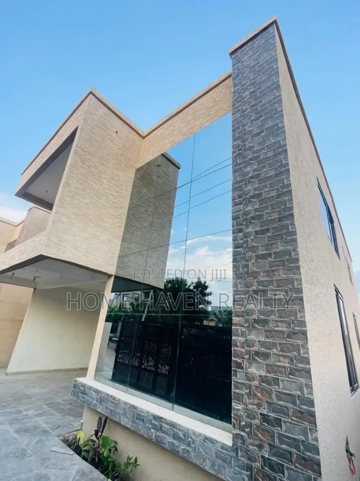4bdrm House in Ashaley Botwe for sale