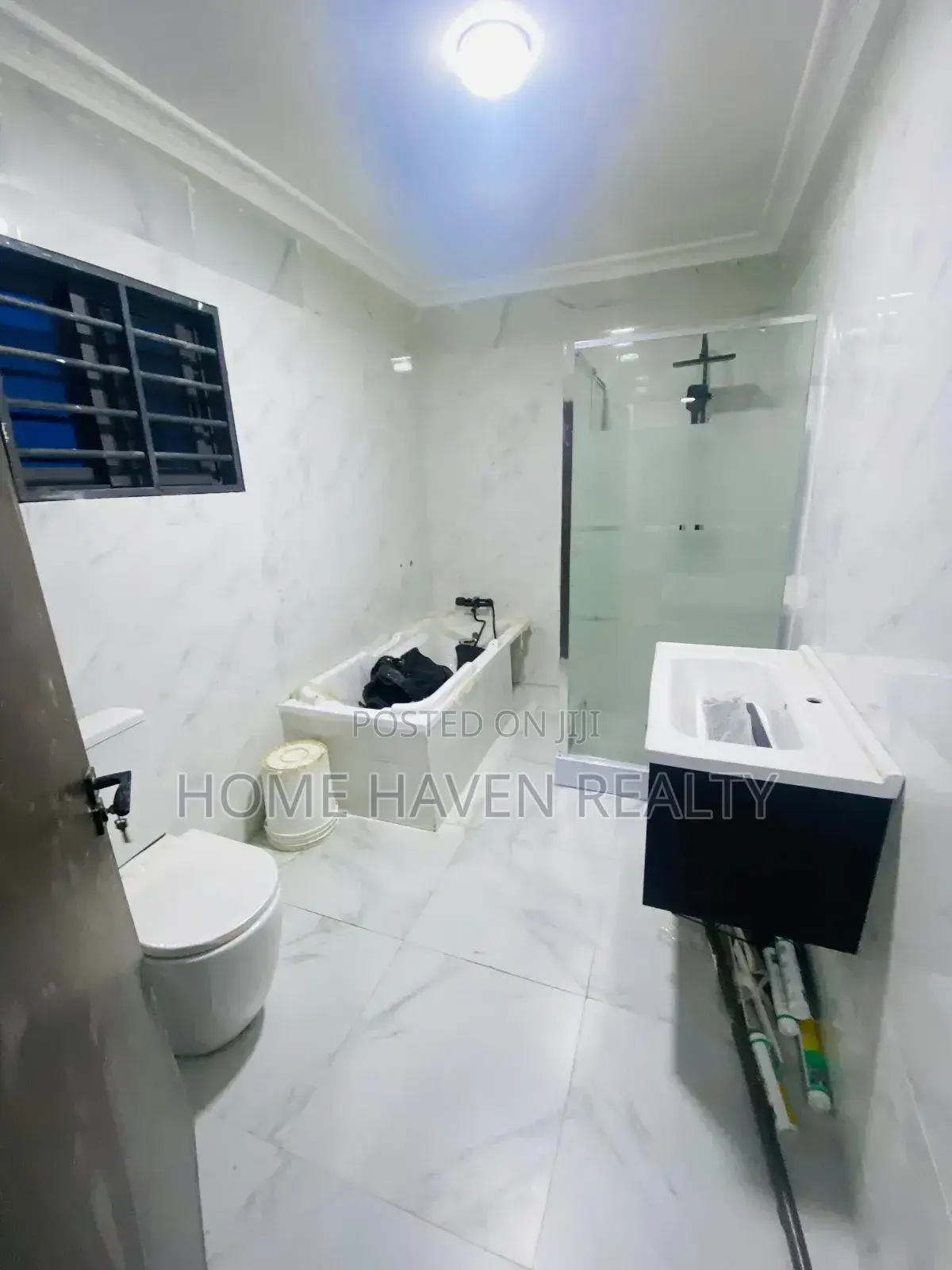 4bdrm House in Ashaley Botwe for sale