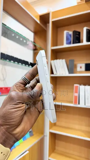 Apple iPhone 16e 128 GB White