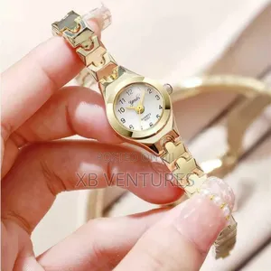 Elegant Golden Quartz Watch With Unique Link Design