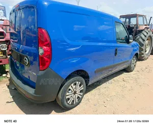 Opel Vivaro 2015 Blue