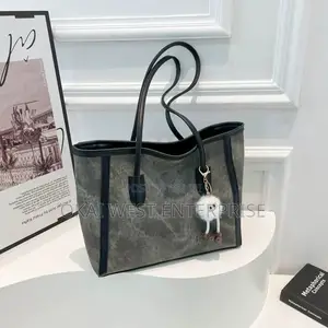 Chic Spacious: 2025 Retro Elegant Tote Bag for Every Occasion