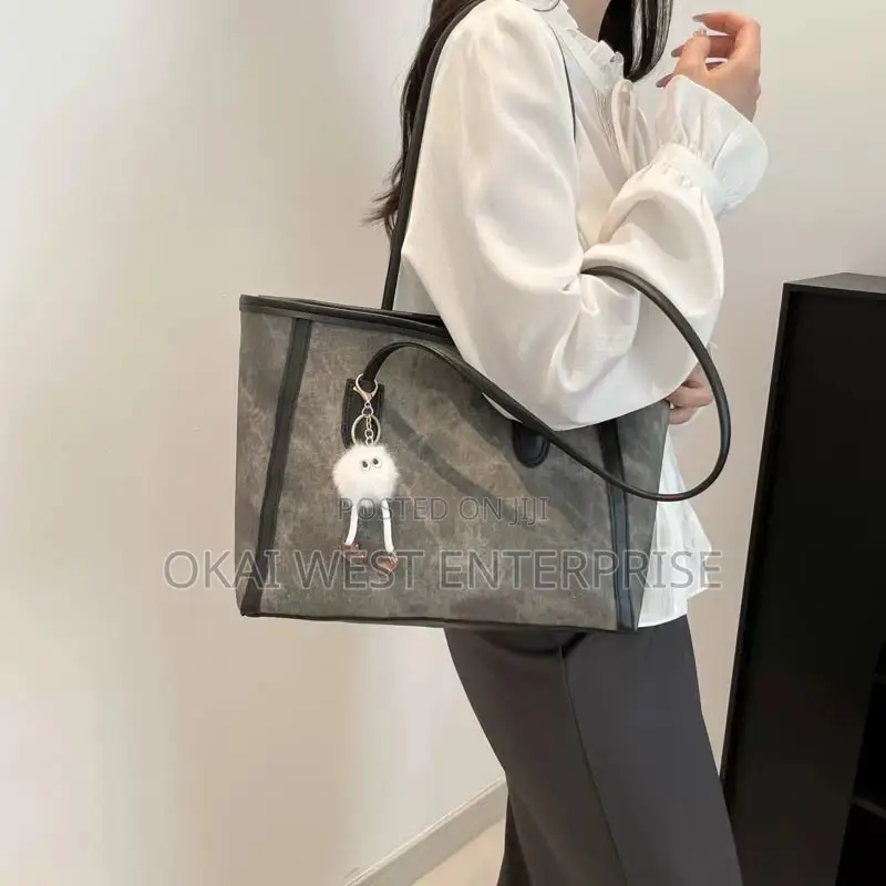 Chic Spacious: 2025 Retro Elegant Tote Bag for Every Occasion