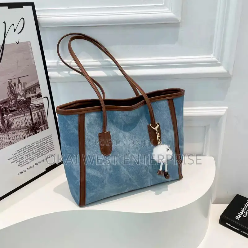 Chic Spacious: 2025 Retro Elegant Tote Bag for Every Occasion