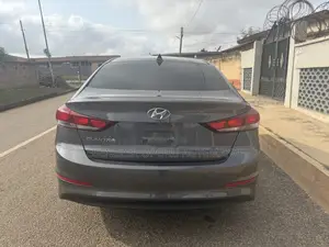 Hyundai Elantra Limited Sedan FWD (2.0L 4cyl 6A) 2017 Gray