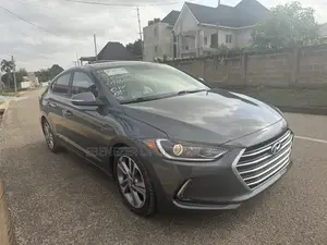 Hyundai Elantra Limited Sedan FWD (2.0L 4cyl 6A) 2017 Gray