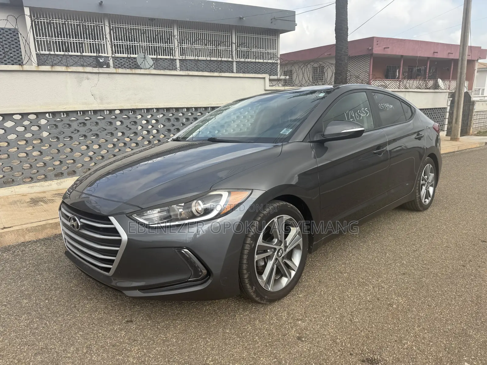 Hyundai Elantra Limited Sedan FWD (2.0L 4cyl 6A) 2017 Gray