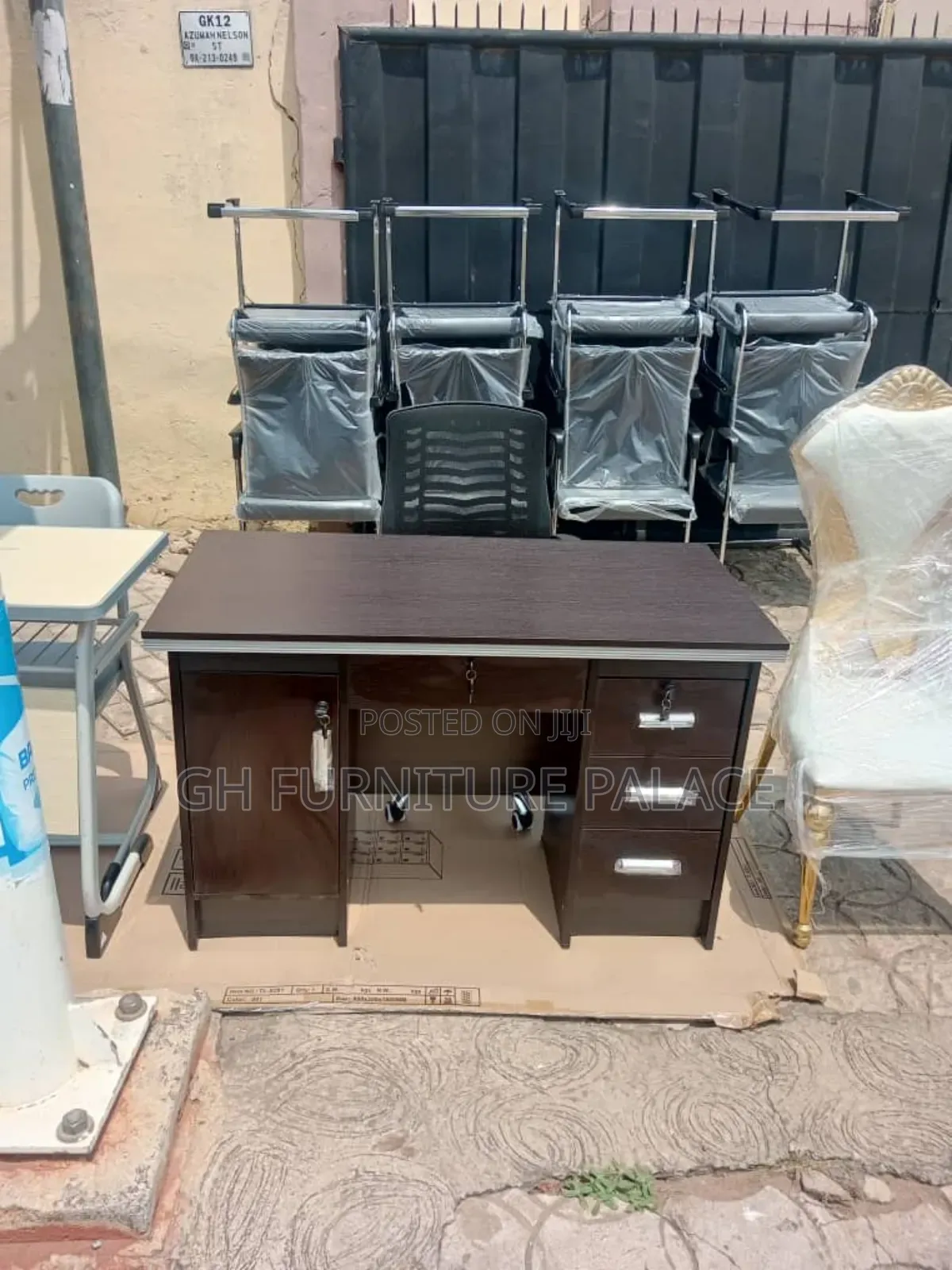 Single Desk For Office