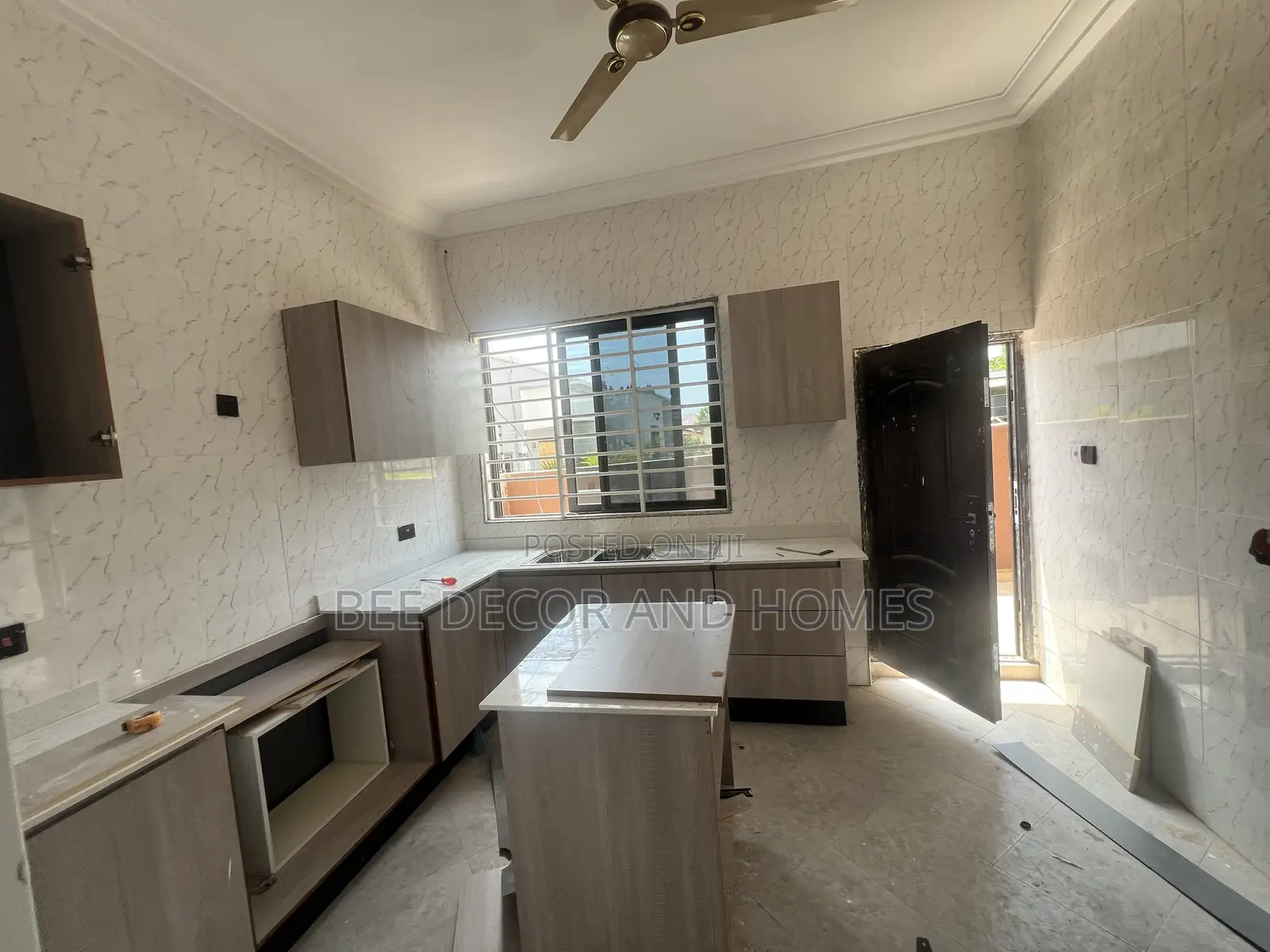 3bdrm House in Bee Decor & Homes, Ashomang Estate for sale