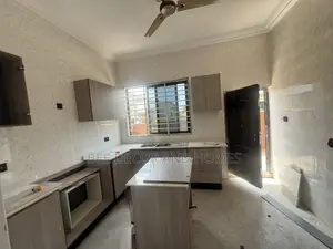 3bdrm House in Bee Decor & Homes, Ashomang Estate for sale