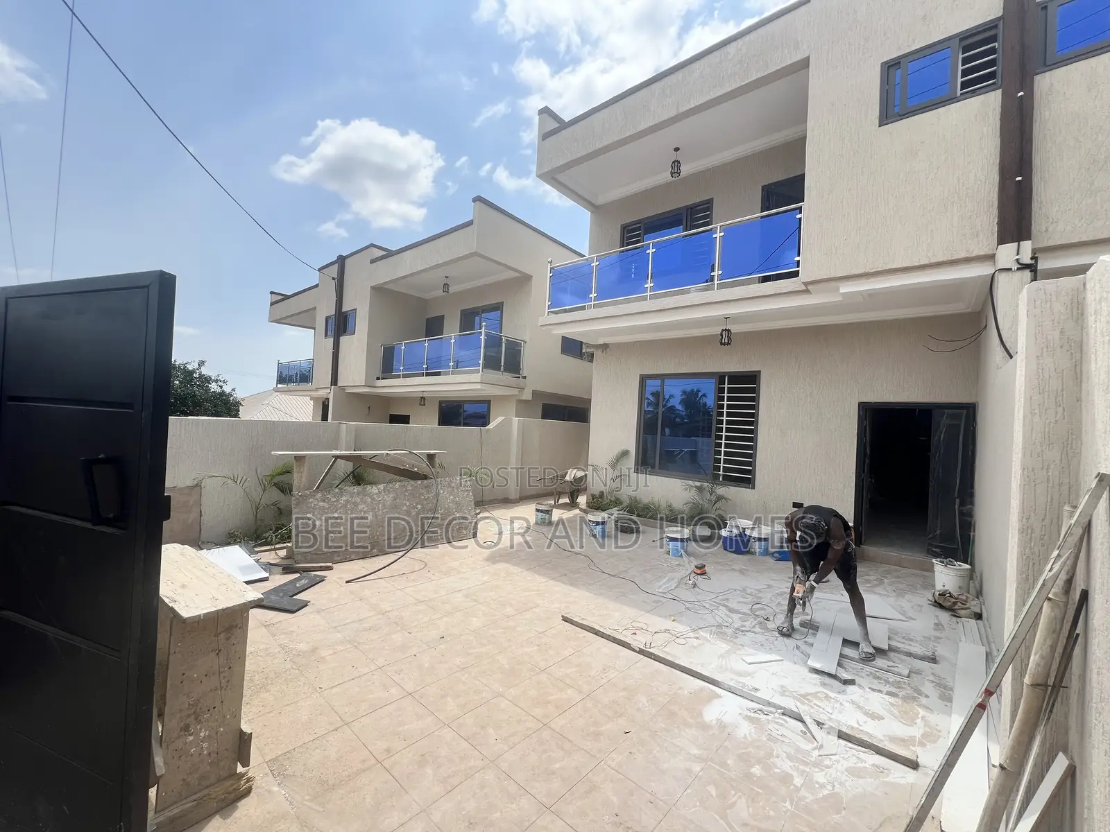 3bdrm House in Bee Decor & Homes, Ashomang Estate for sale