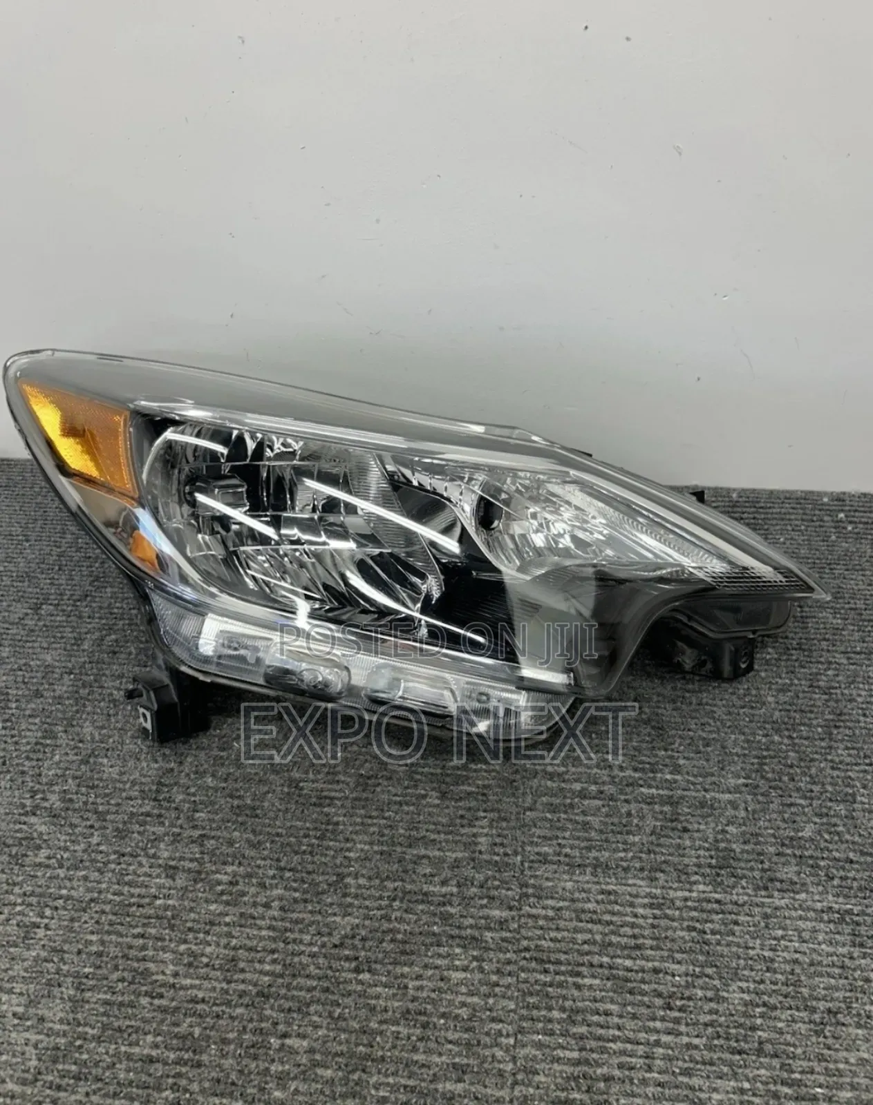 2017-2019 Nissan Versa Note Halogen Headlight (Right/Passenger)