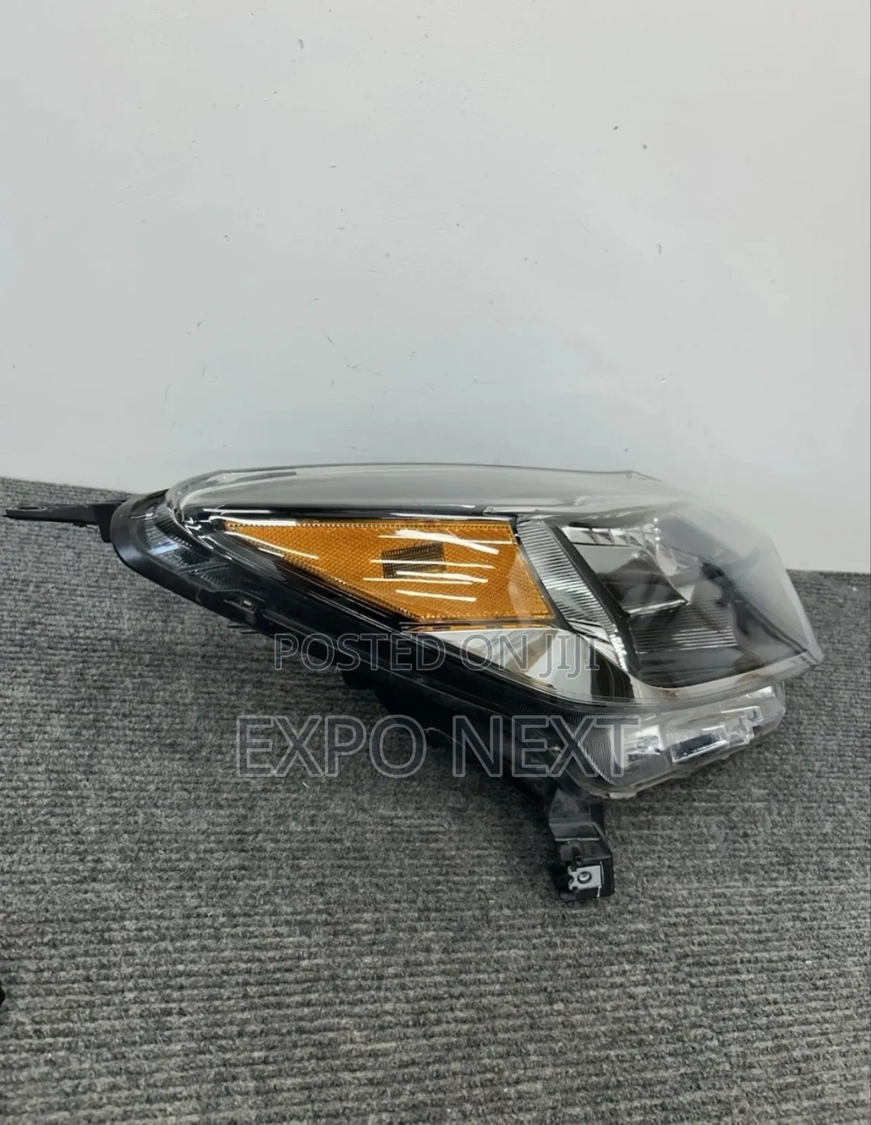 2017-2019 Nissan Versa Note Halogen Headlight (Right/Passenger)