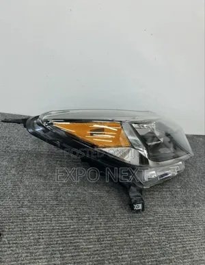 2017-2019 Nissan Versa Note Halogen Headlight (Right/Passenger)