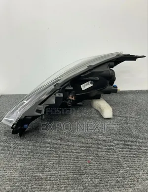 2017-2019 Nissan Versa Note Halogen Headlight (Right/Passenger)