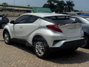 Toyota C-HR Limited 2022 White