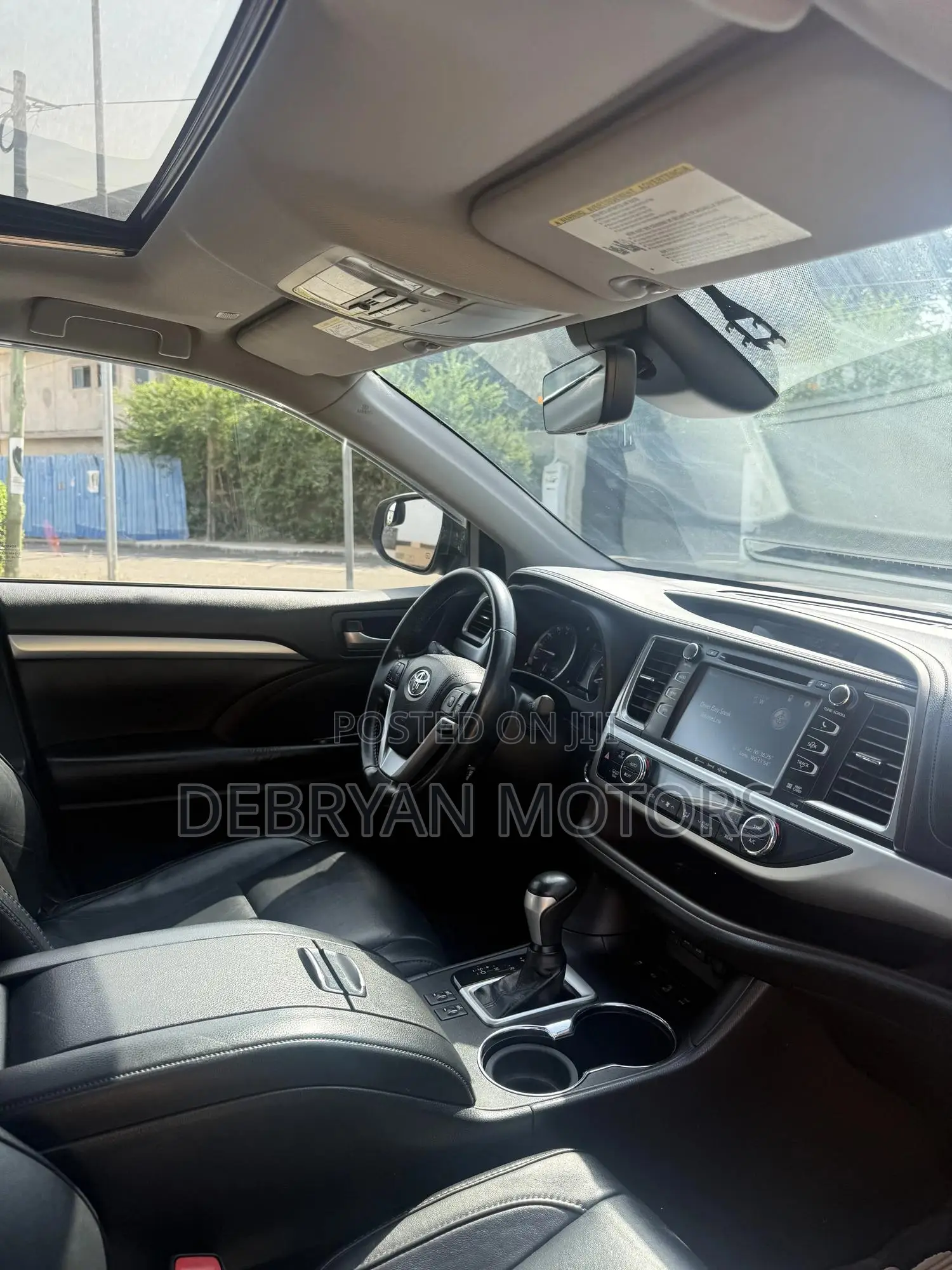 Toyota Highlander XLE 4x4 V6 (3.5L 6cyl 8A) 2018 Gray