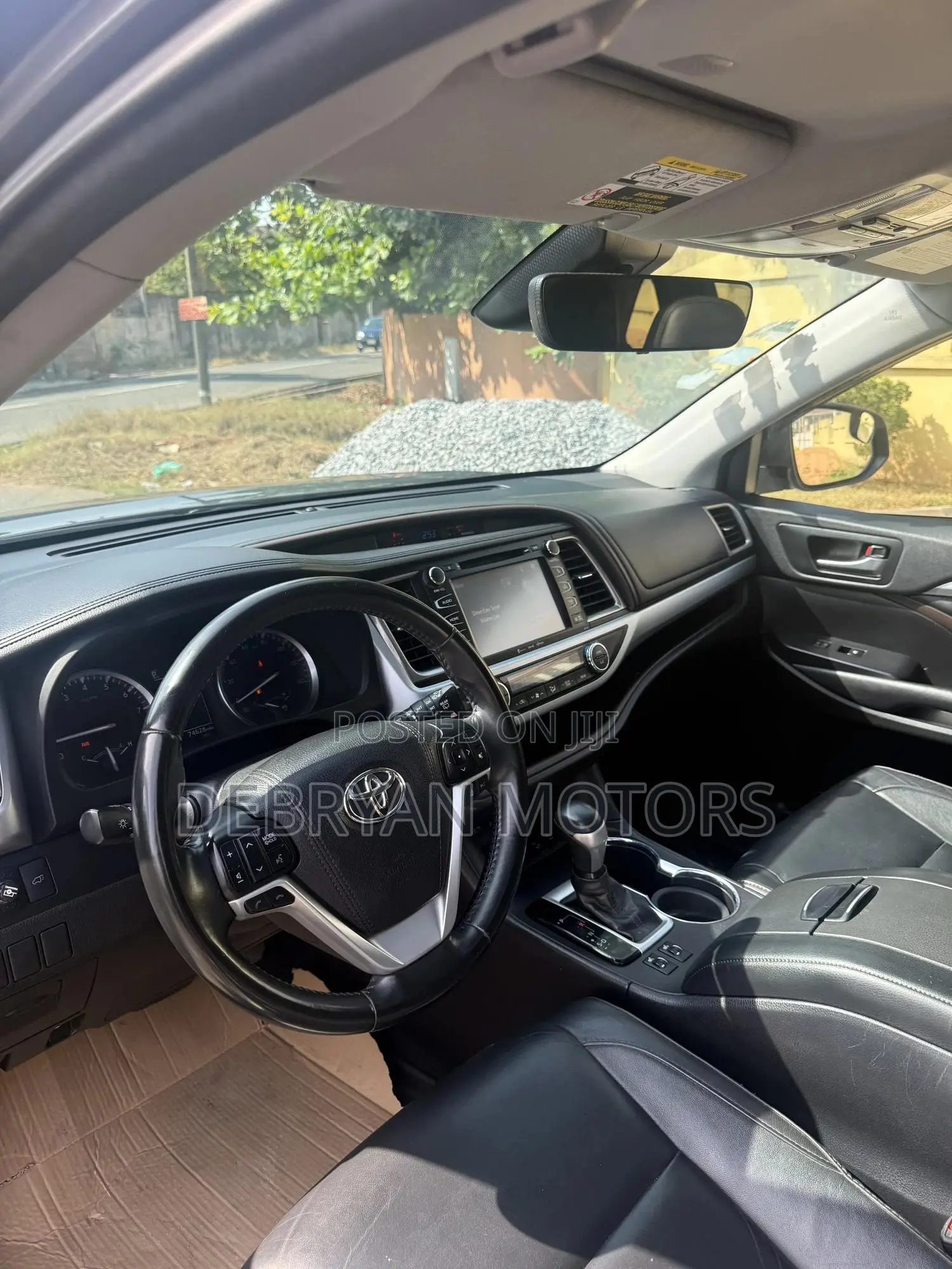 Toyota Highlander XLE 4x4 V6 (3.5L 6cyl 8A) 2018 Gray