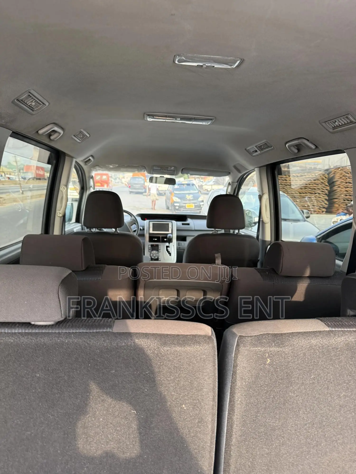 Toyota HiAce 2011 Black