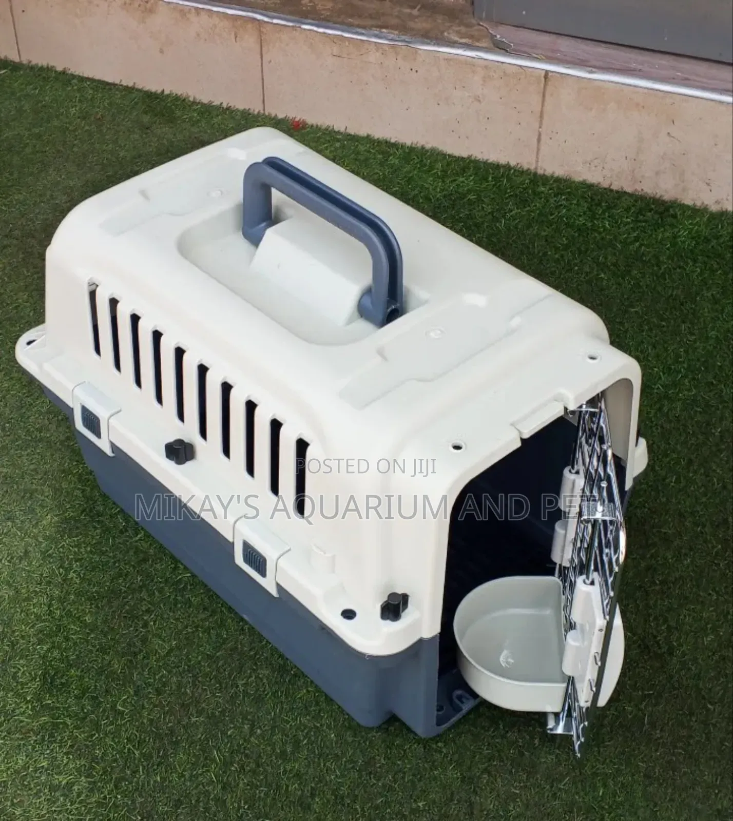 Strong Gorgeous Plastic Pet Crate With Bowl