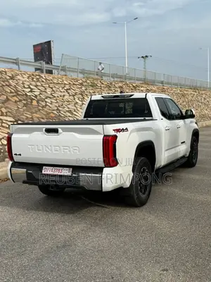 Toyota Tundra SR5 CrewMax 5.5' Bed 2024 White