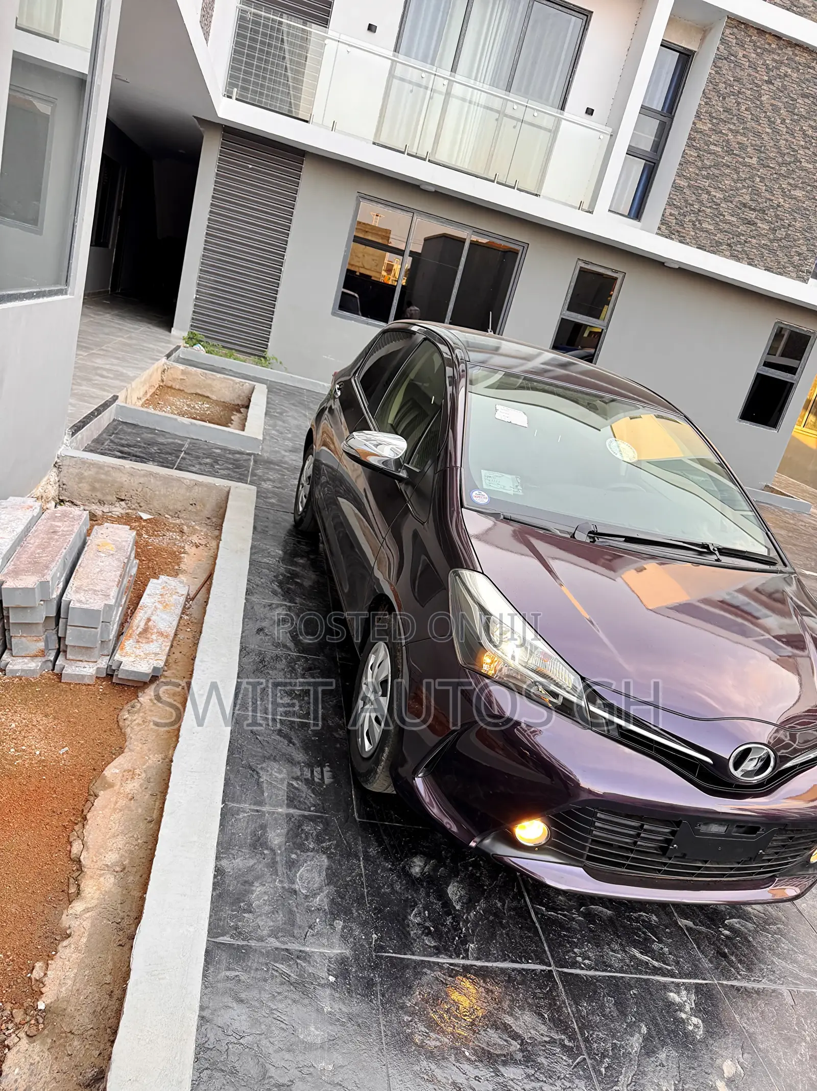 Toyota Vitz 1.5 FWD 3dr 2015 Purple