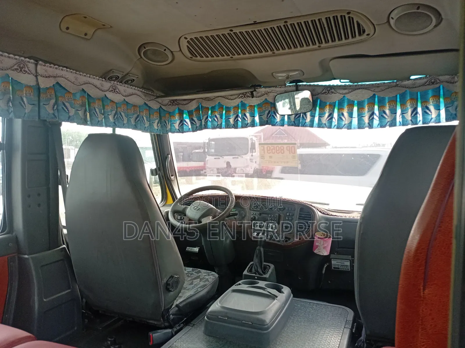 Hyundai County 2014 Yellow
