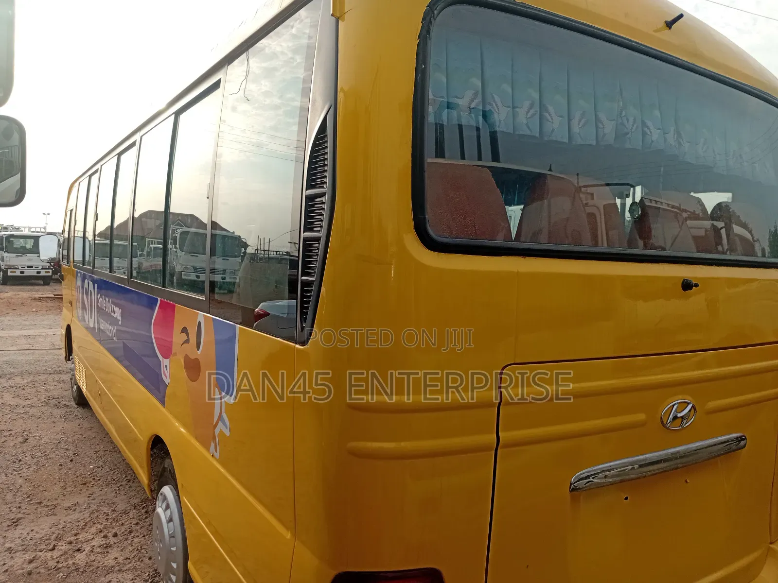 Hyundai County 2014 Yellow