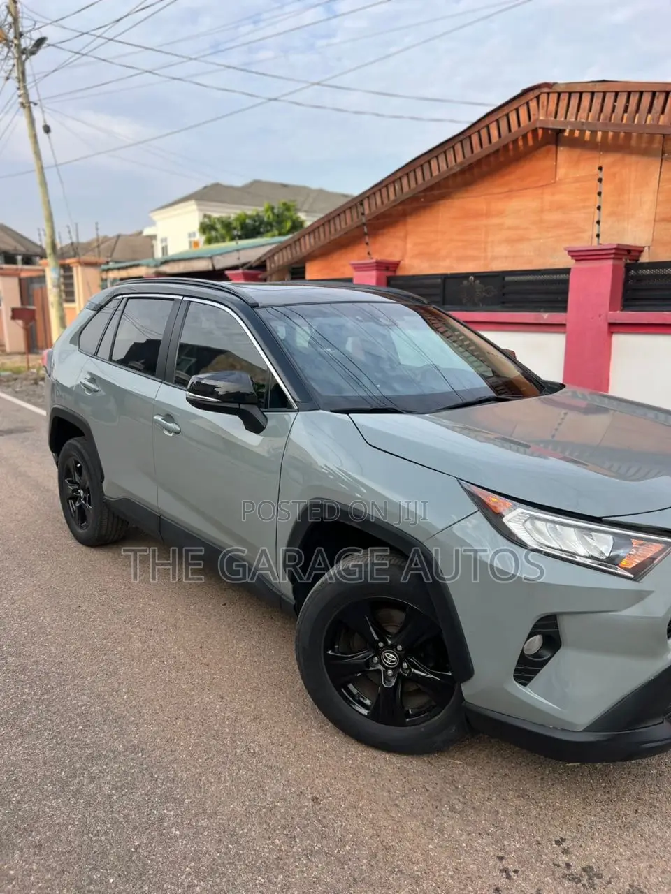 Toyota RAV4 XLE AWD 2020 Gray