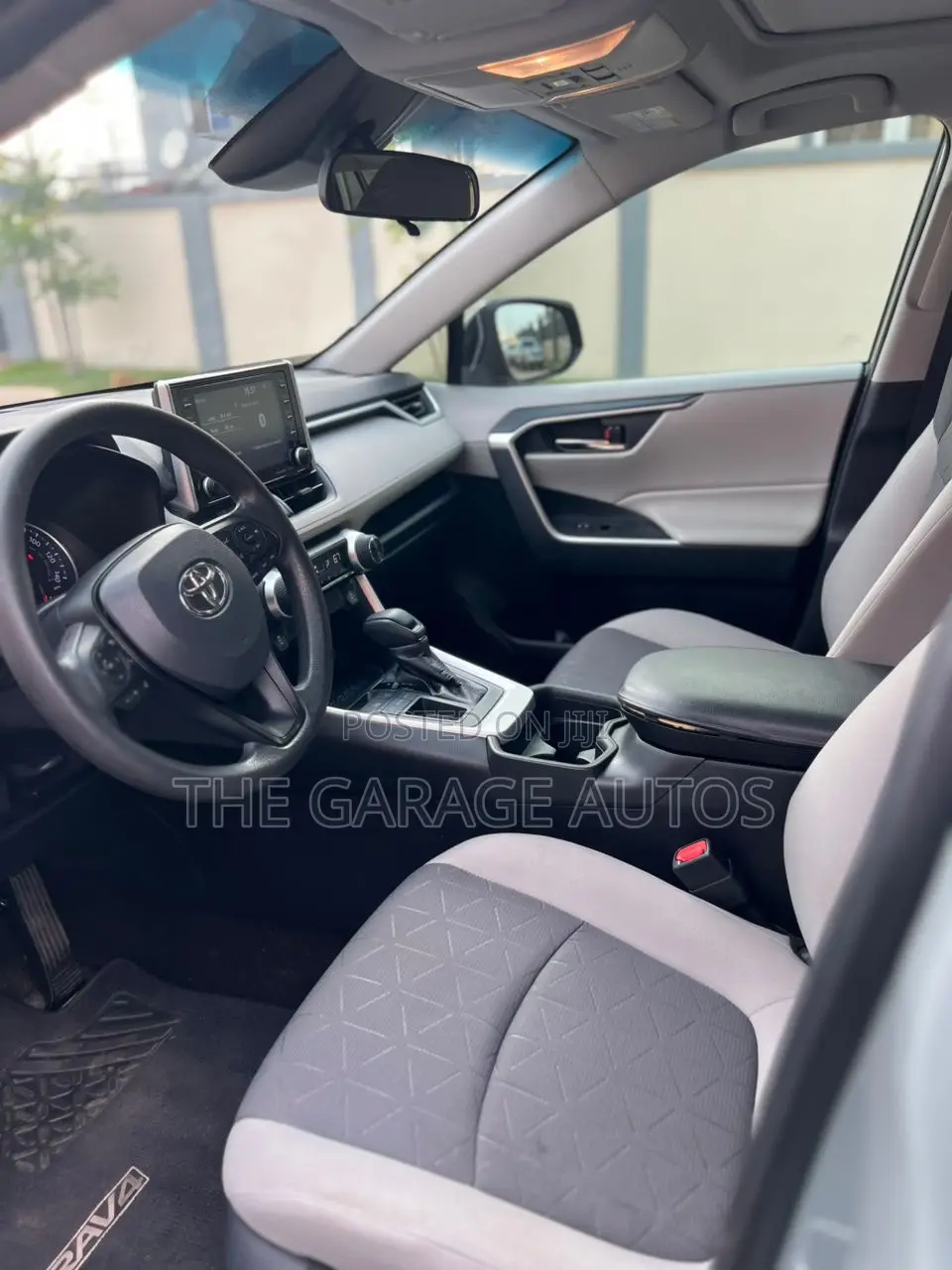Toyota RAV4 XLE AWD 2020 Gray