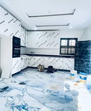 4bdrm Duplex in Lakeside Estate for sale