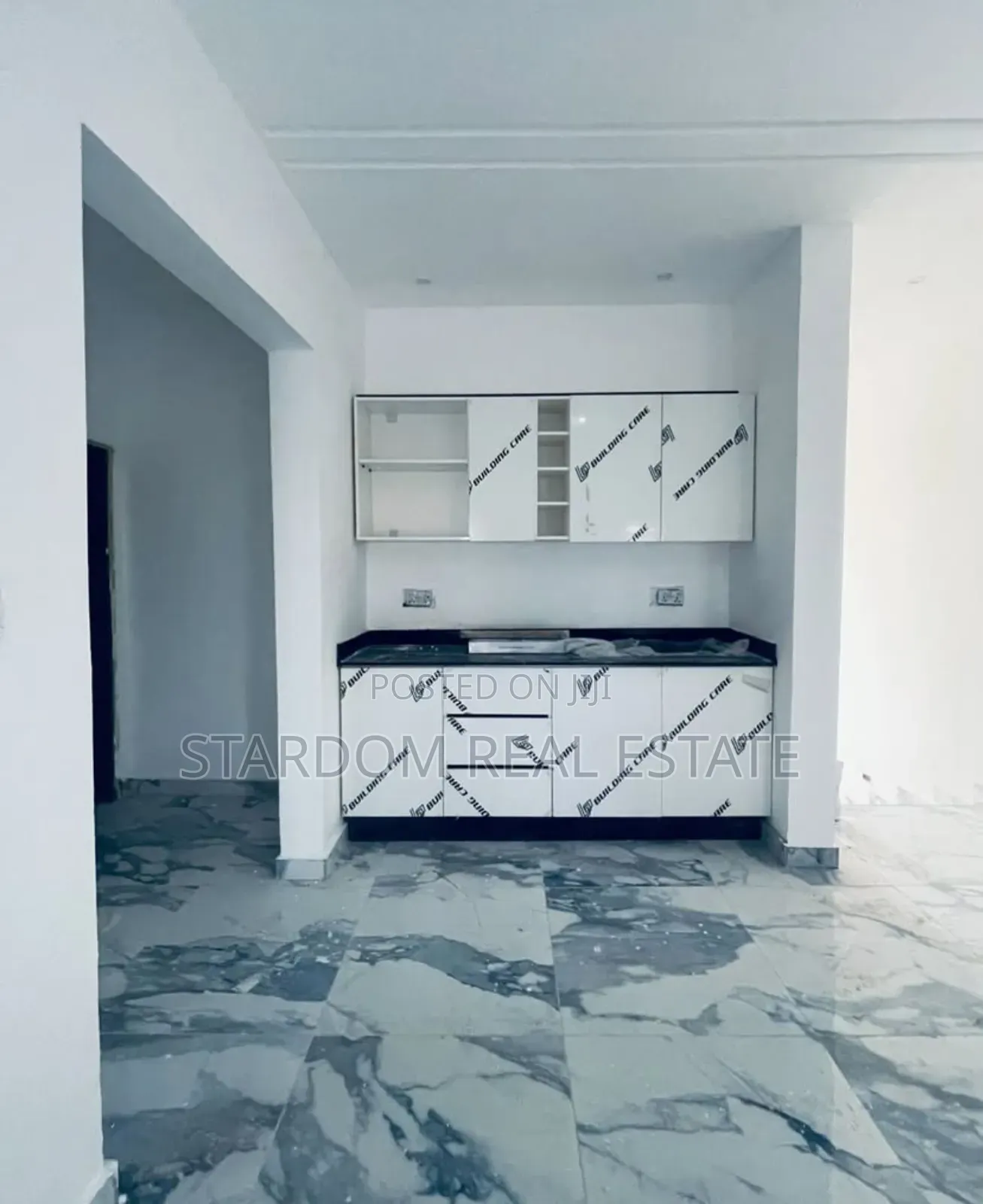 4bdrm Duplex in Lakeside Estate for sale