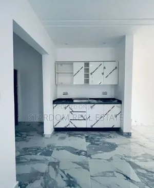 4bdrm Duplex in Lakeside Estate for sale