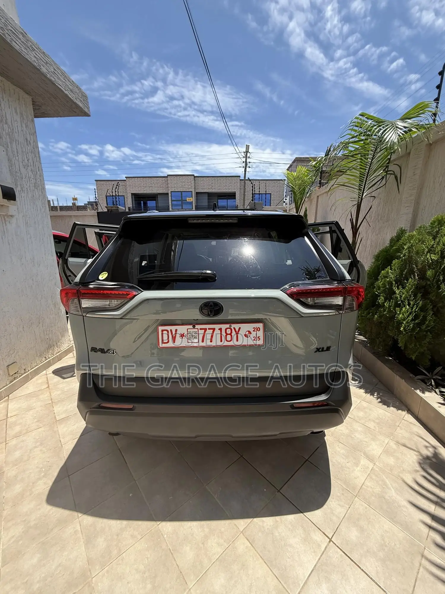 Toyota RAV4 XLE AWD 2020 Gray